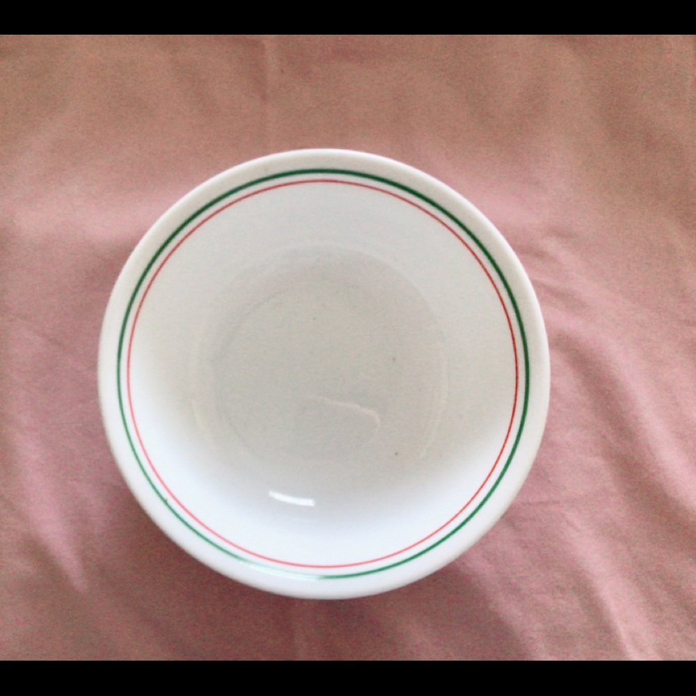 16 oz bowls.  Red/green rings